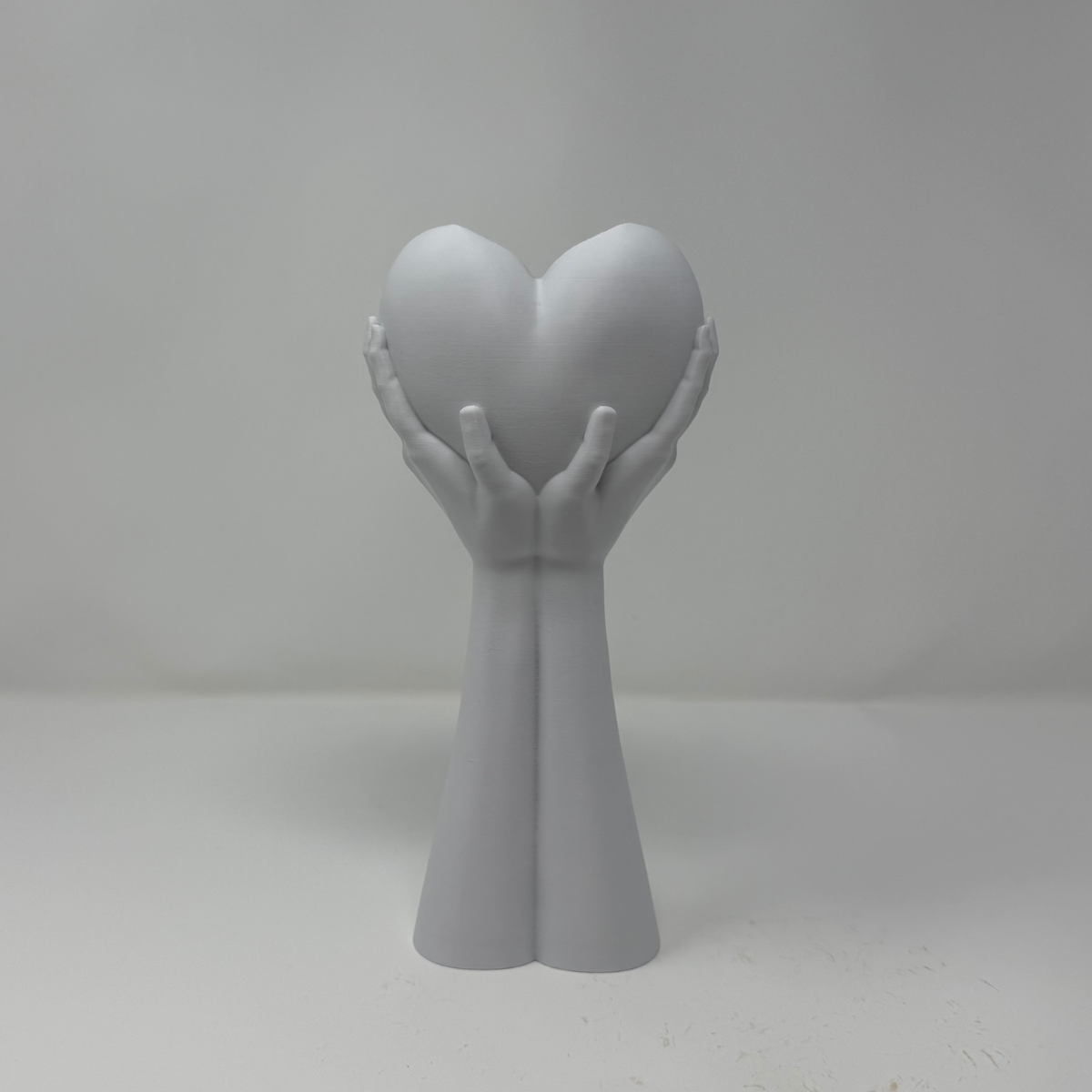 Vase „Herz in Händen“